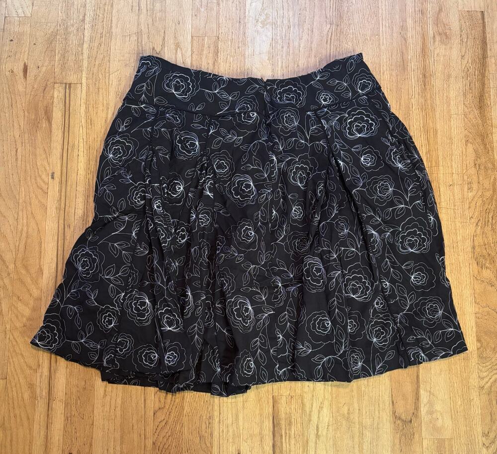 Women’s Nine West Black/White Pleated A Line Floral Skater Skirt, size 20
